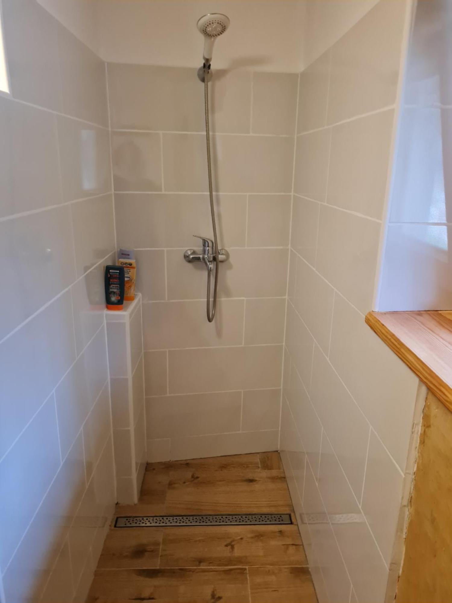 Soba Tete Tile - Hisa Ob Gozdu